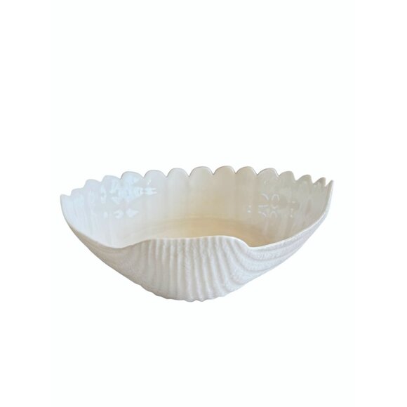 Shell-Shaped Ceramic Bowl Decorative & Functional Design - Picture 2 of 7